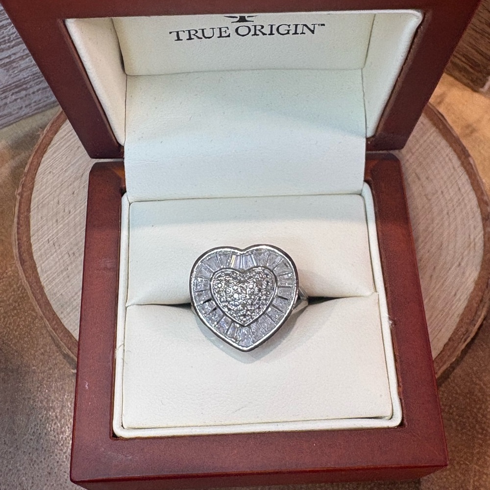 Silvertone Heart Ring 🩶